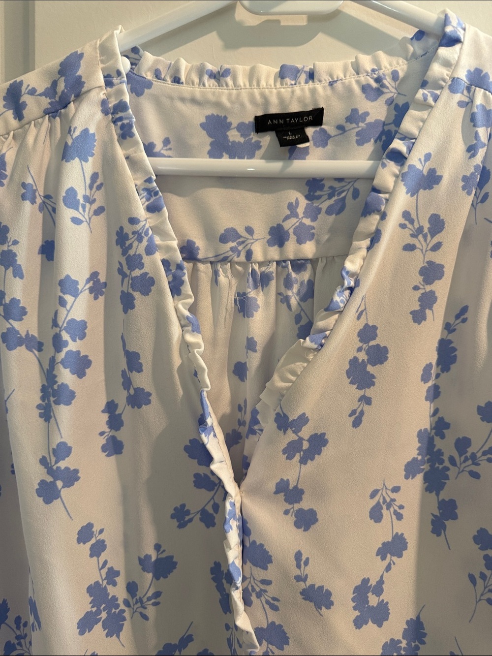 Ann Taylor White Blouse with Sky Blue Floral Print and Ruffle Trim - Picture 4 of 6